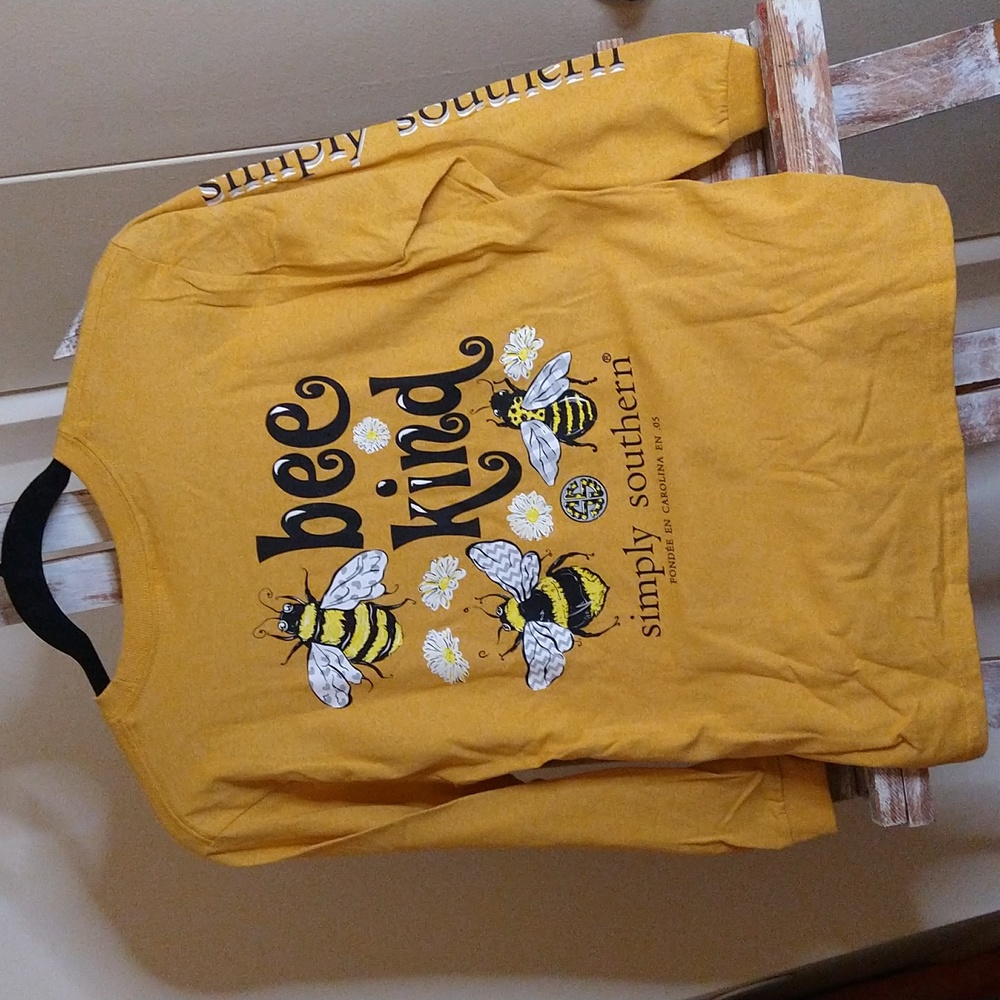 Simply Southern Bee Kind Tee Youth Med